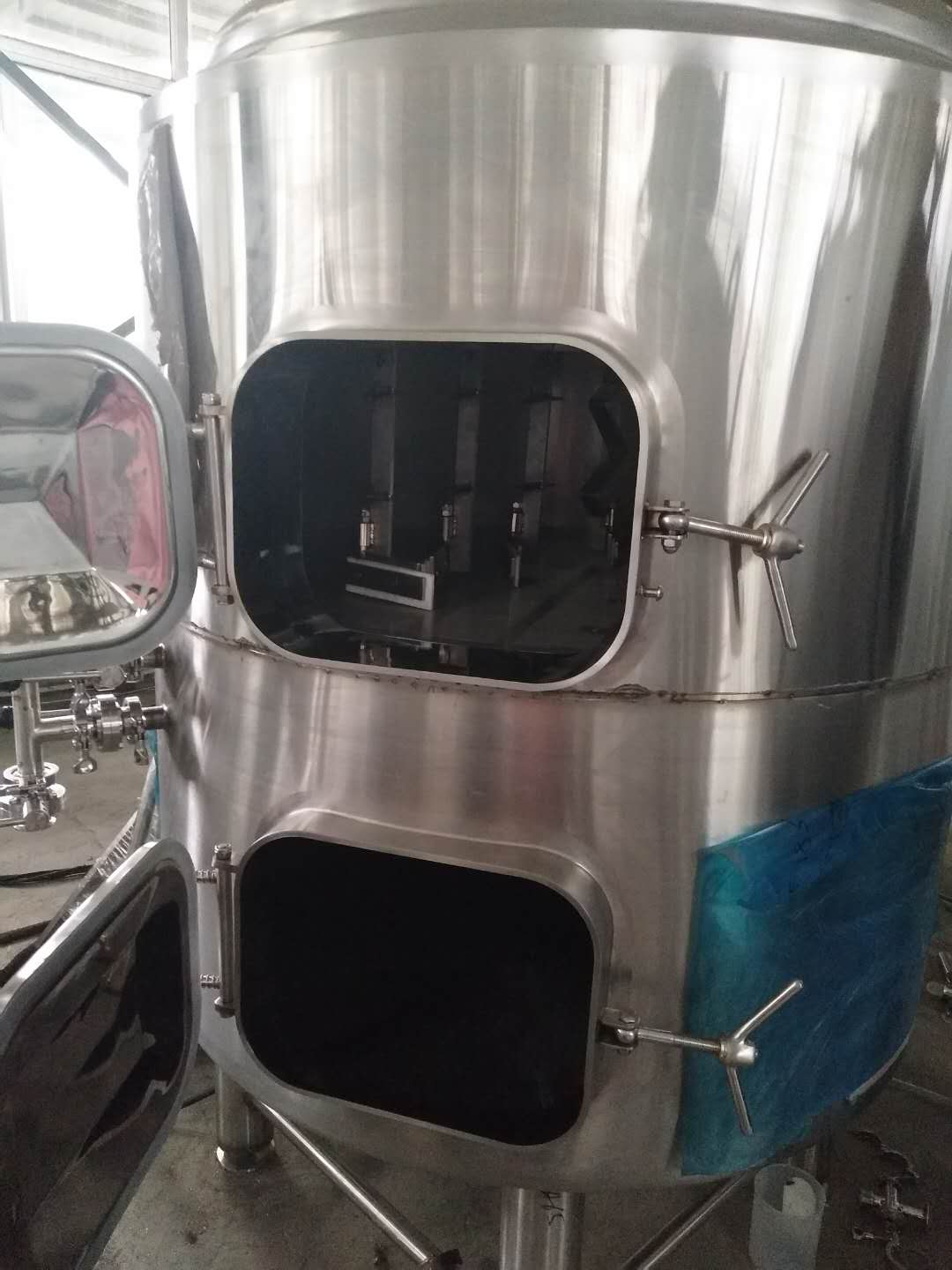 Lauter- tun- whirlpool- tun .jpg