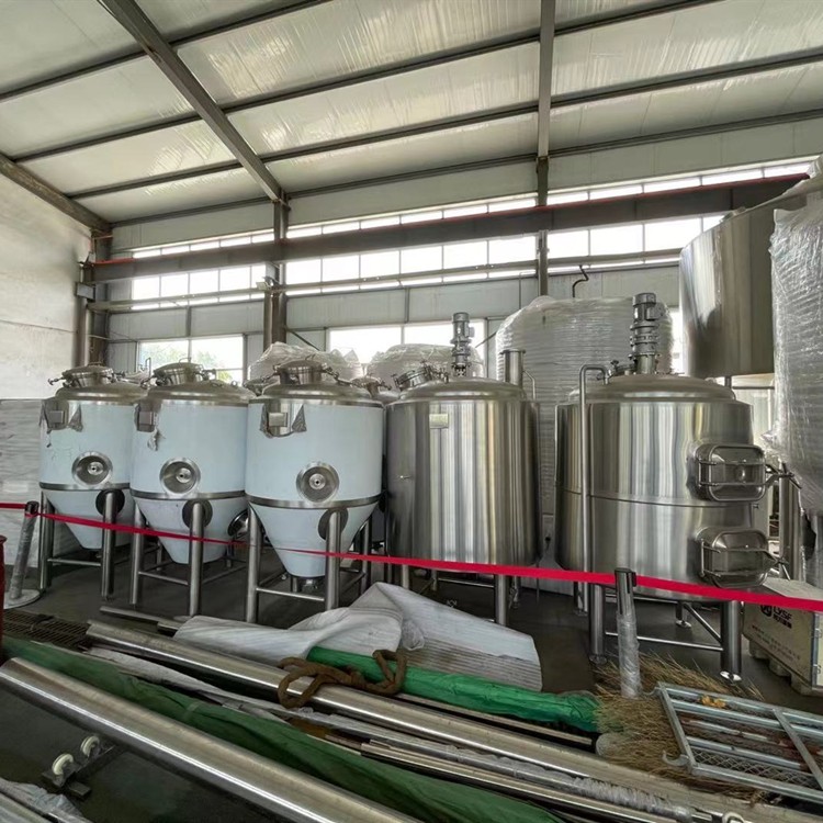 5桶- 500 - l发酵罐啤酒厂啤酒brewing.jpg