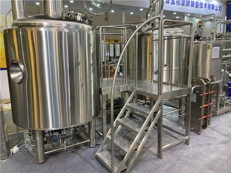 1500l外套啤酒厂-啤酒制造坦克-啤酒厂。jpg